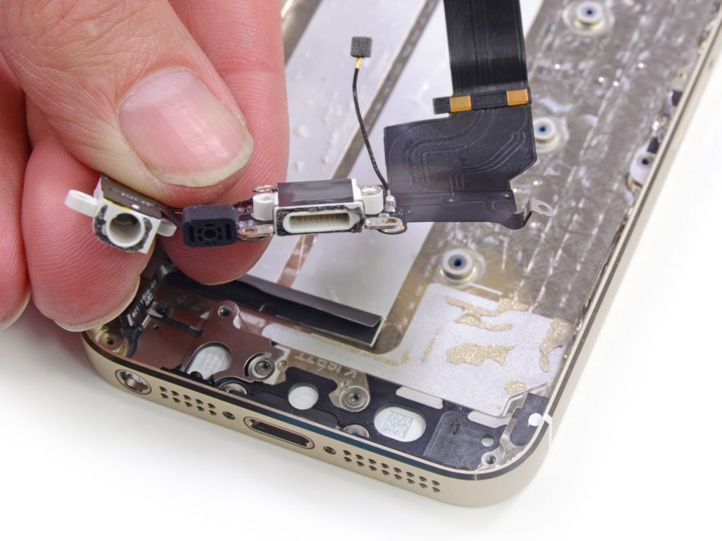 Замена микрофона на iPhone 5s в Броварах