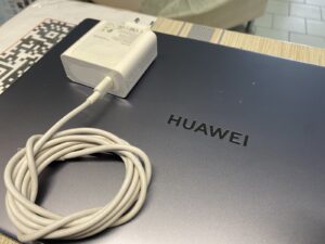 Ноутбук хуавей включается но нет картинки