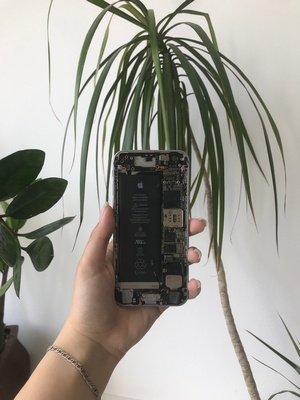 Телефон iphone 6S